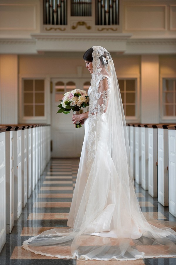 christ-episcopal-charlotte-bridal-portrait.jpg Bridal portrait at Christ Episcopal Church in Charlotte NC