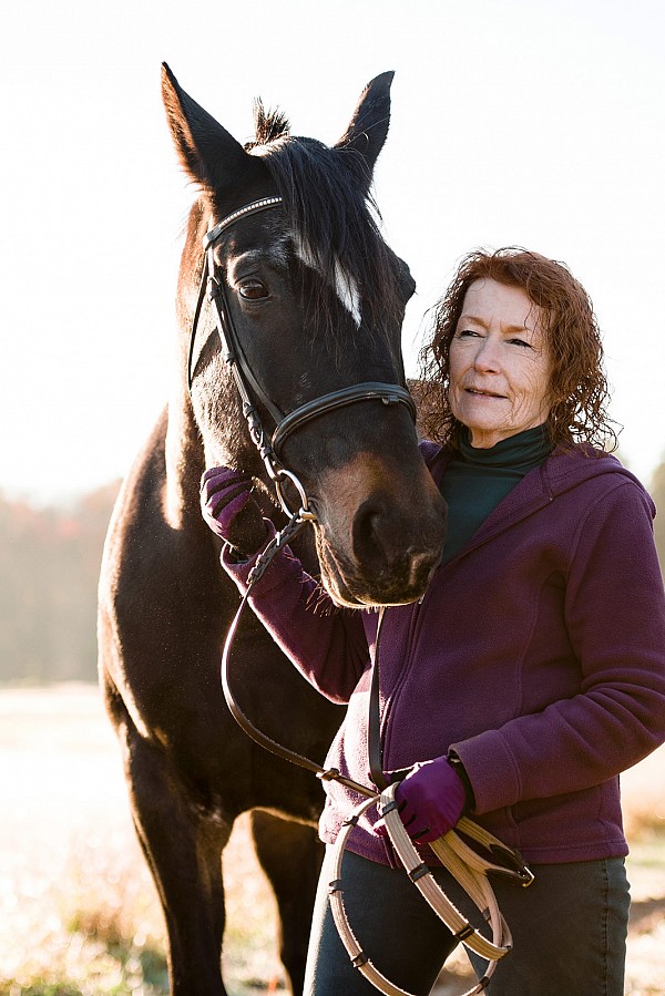 woman-with-horse-farm-family-portrait.jpg Woman with horse family portrait