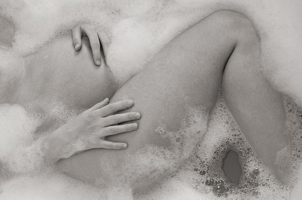 maternity-photographers-charlotte-mother-bathtub.jpg Maternity portrait of mother in bathtub