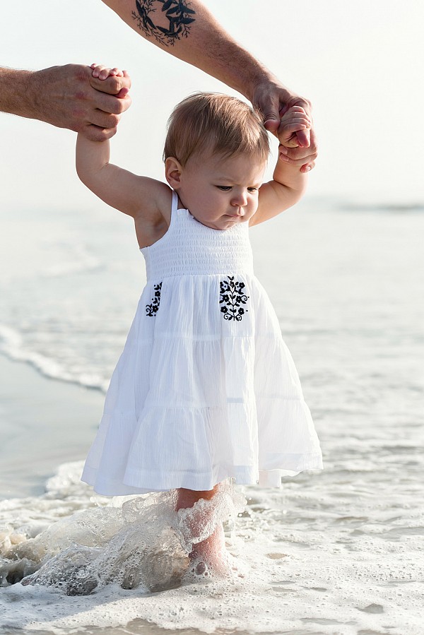 charleston-sc-family-photographers.jpg Beach family portriat of father and daughter